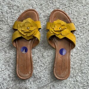 MILA PAOLI Yellow Suede Leather Flower Sandals - Size 8.5 - Made in Italy